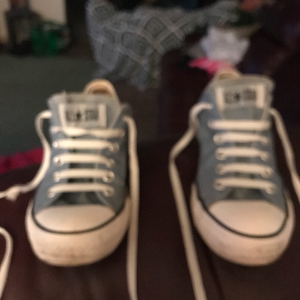 Converse men’s 6 women’s 8 light blue